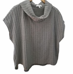 Black and white print top